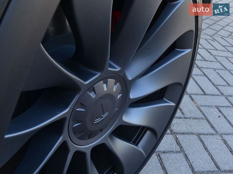 Позашляховик / Кросовер Tesla Model Y 2024 в Дрогобичі