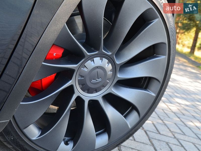Позашляховик / Кросовер Tesla Model Y 2024 в Дрогобичі