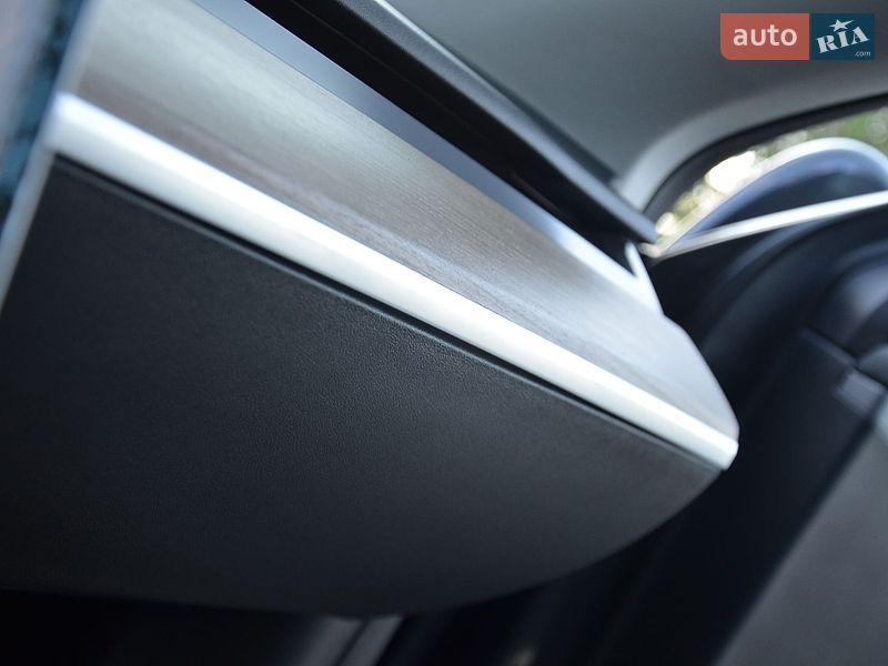 Позашляховик / Кросовер Tesla Model Y 2024 в Дрогобичі