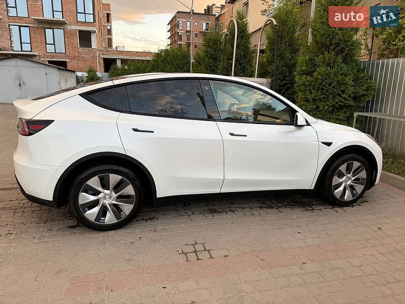 Позашляховик / Кросовер Tesla Model Y 2023 в Івано-Франківську