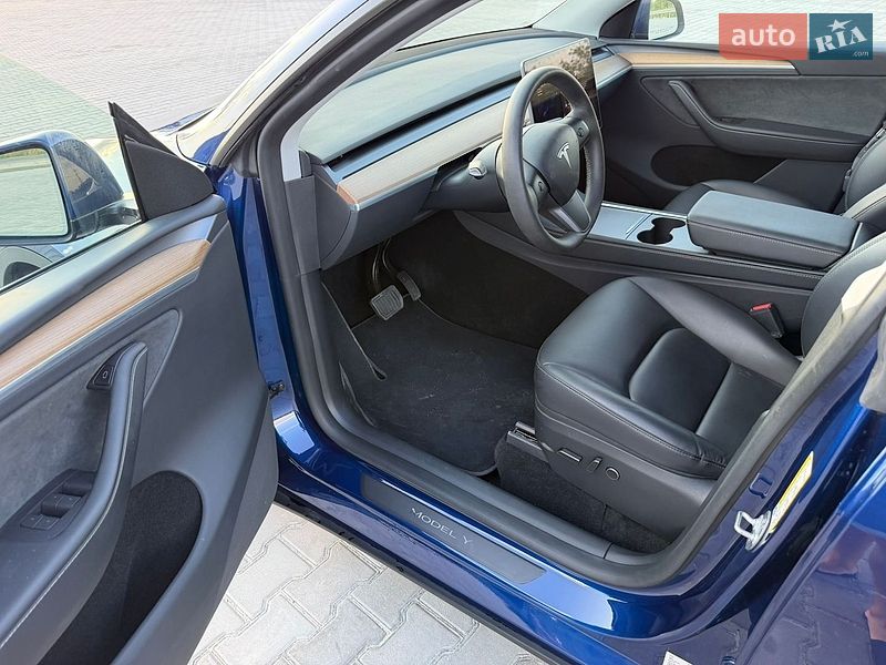 Позашляховик / Кросовер Tesla Model Y 2023 в Золочеві