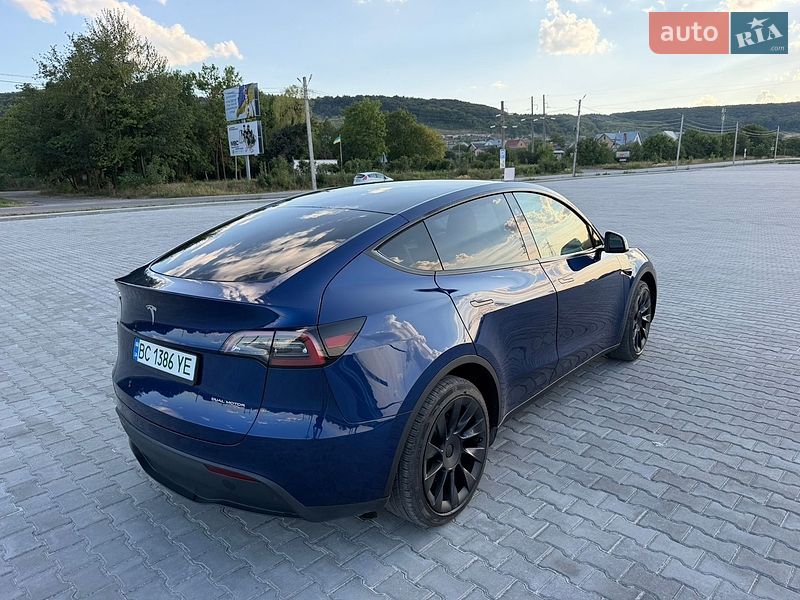 Позашляховик / Кросовер Tesla Model Y 2023 в Золочеві