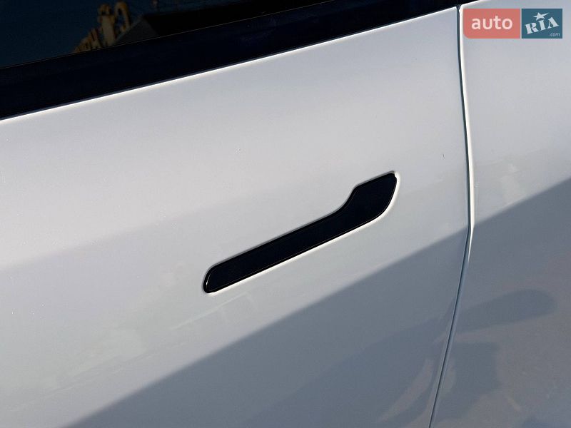 Внедорожник / Кроссовер Tesla Model Y 2023 в Кривом Роге