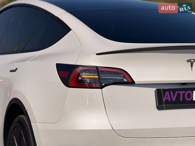 Внедорожник / Кроссовер Tesla Model Y 2023 в Кривом Роге