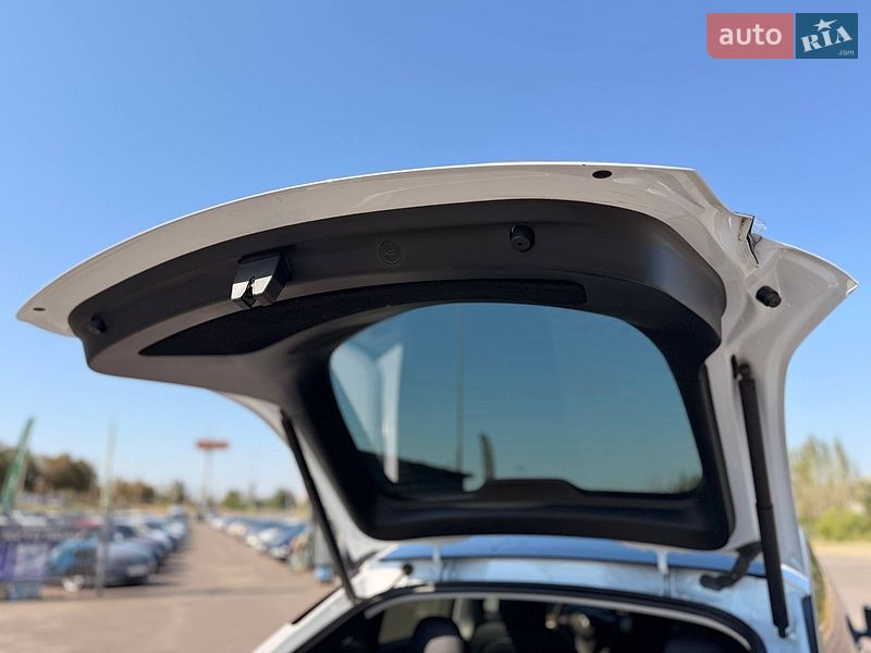 Внедорожник / Кроссовер Tesla Model Y 2023 в Кривом Роге