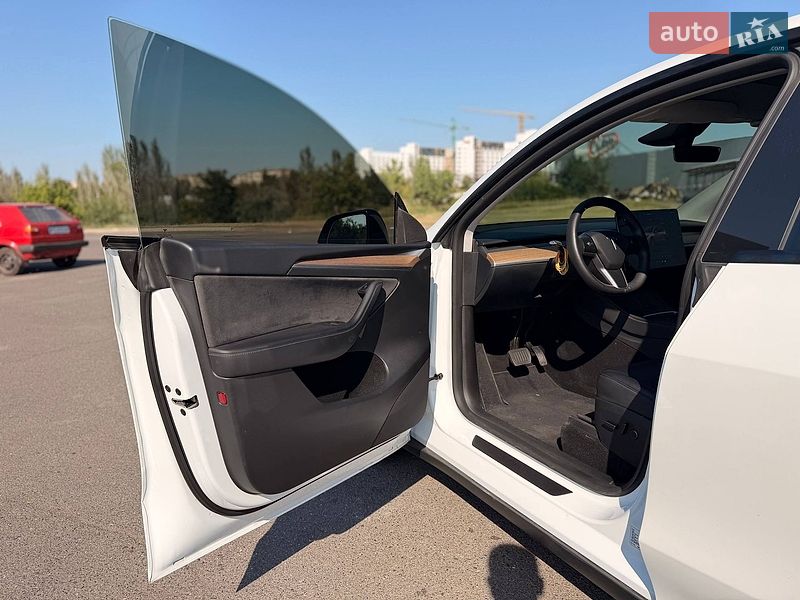 Внедорожник / Кроссовер Tesla Model Y 2023 в Кривом Роге