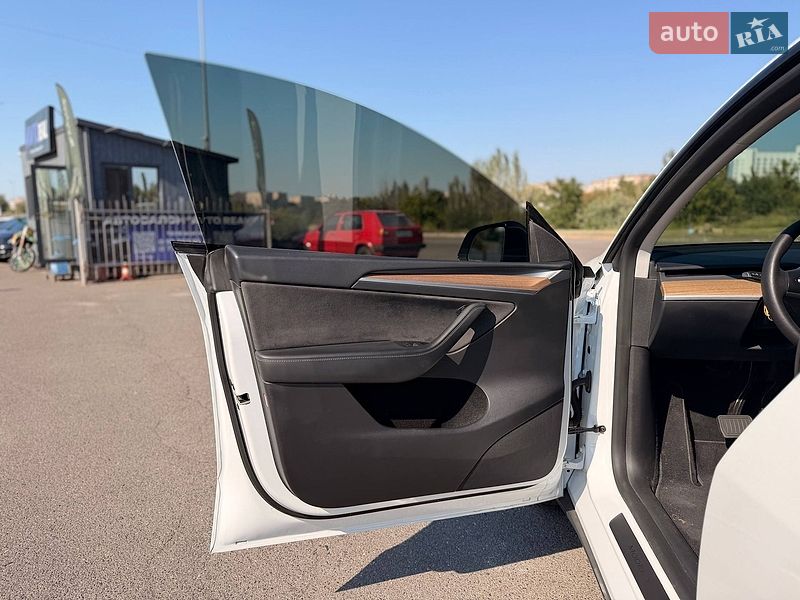 Внедорожник / Кроссовер Tesla Model Y 2023 в Кривом Роге