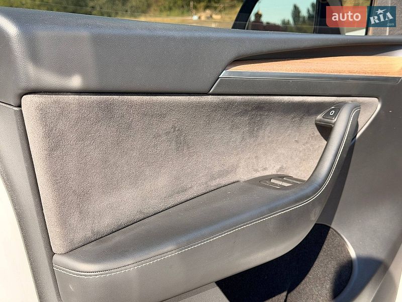 Внедорожник / Кроссовер Tesla Model Y 2023 в Кривом Роге