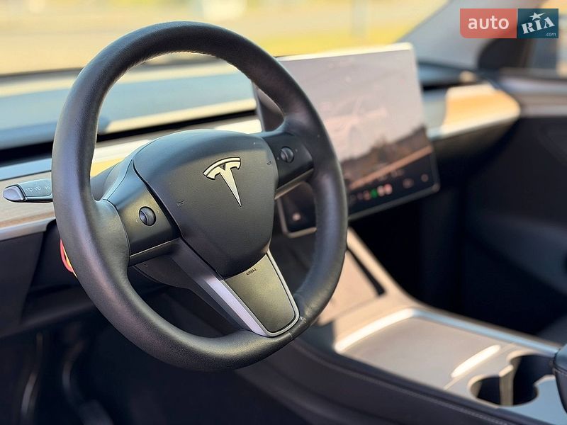Внедорожник / Кроссовер Tesla Model Y 2023 в Кривом Роге