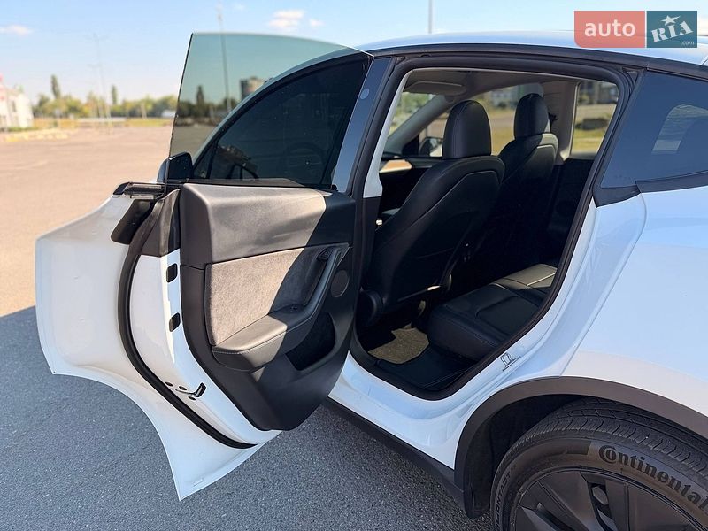 Внедорожник / Кроссовер Tesla Model Y 2023 в Кривом Роге