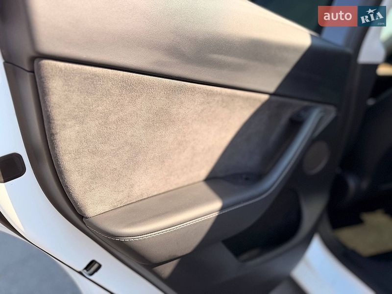 Внедорожник / Кроссовер Tesla Model Y 2023 в Кривом Роге