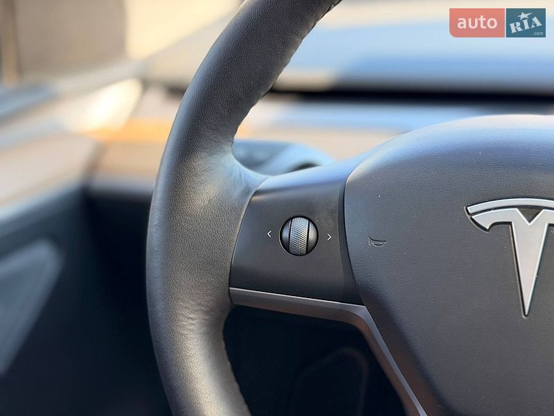Внедорожник / Кроссовер Tesla Model Y 2023 в Кривом Роге