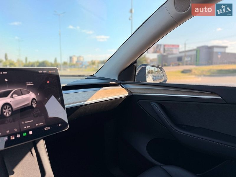 Внедорожник / Кроссовер Tesla Model Y 2023 в Кривом Роге