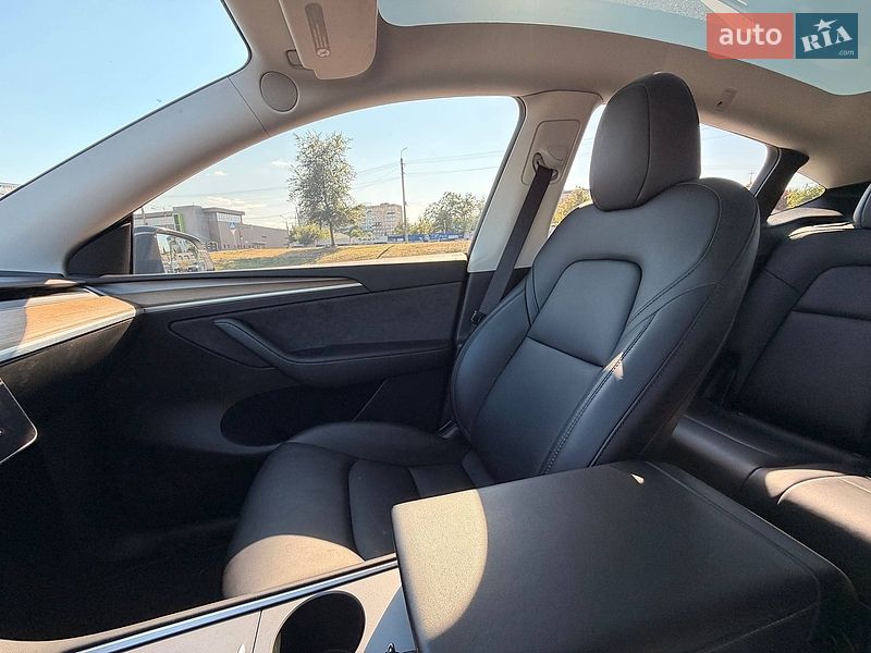Внедорожник / Кроссовер Tesla Model Y 2023 в Кривом Роге