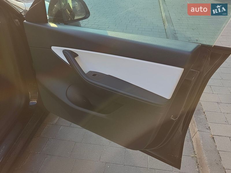 Позашляховик / Кросовер Tesla Model Y 2020 в Івано-Франківську