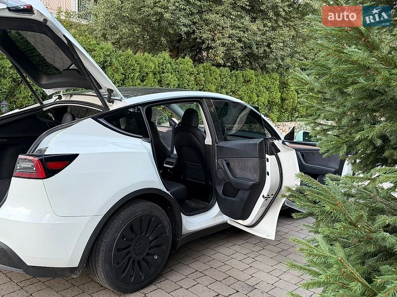 Позашляховик / Кросовер Tesla Model Y 2024 в Тернополі