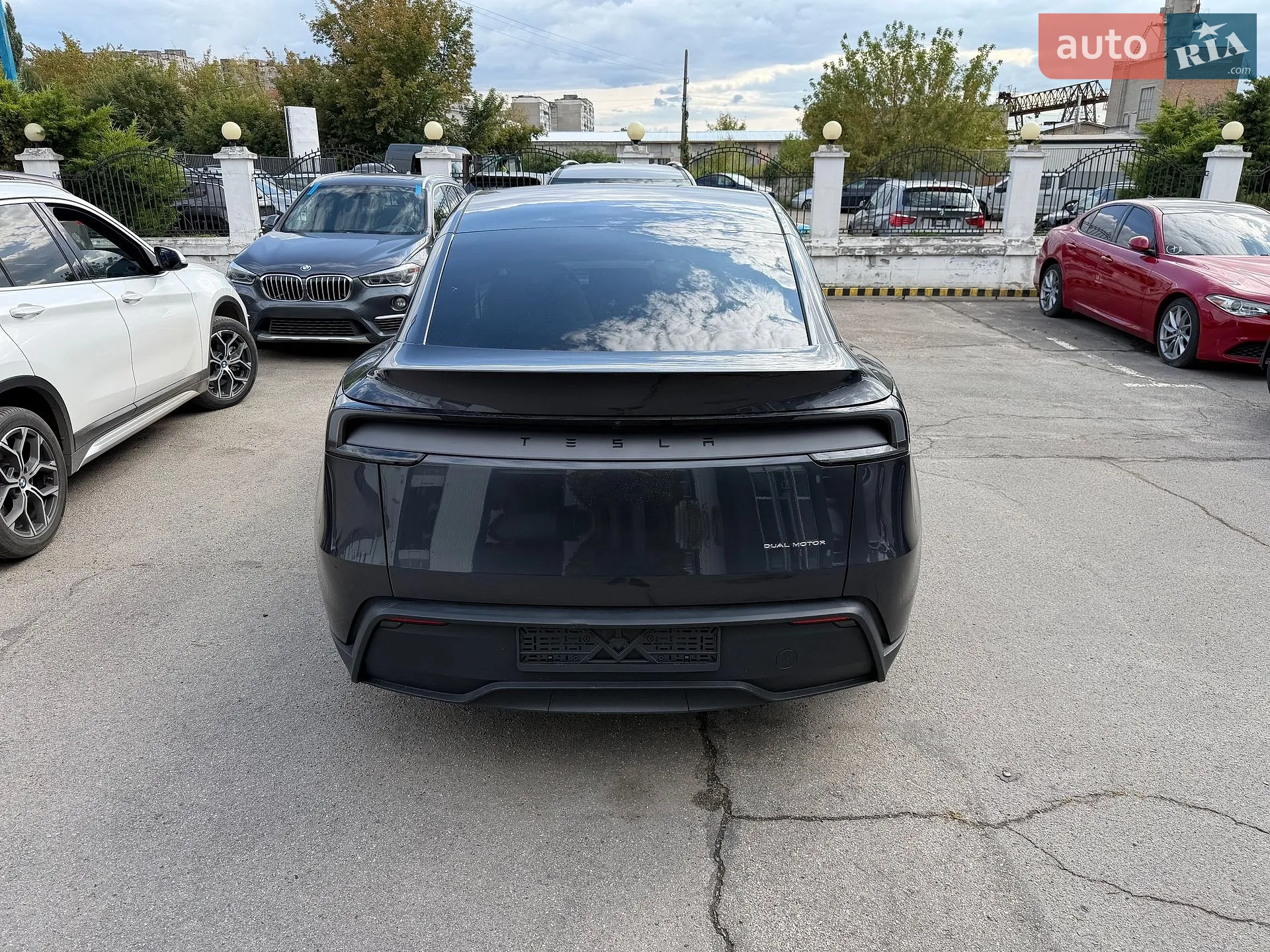2026 Tesla Model Y - мініатюра 2