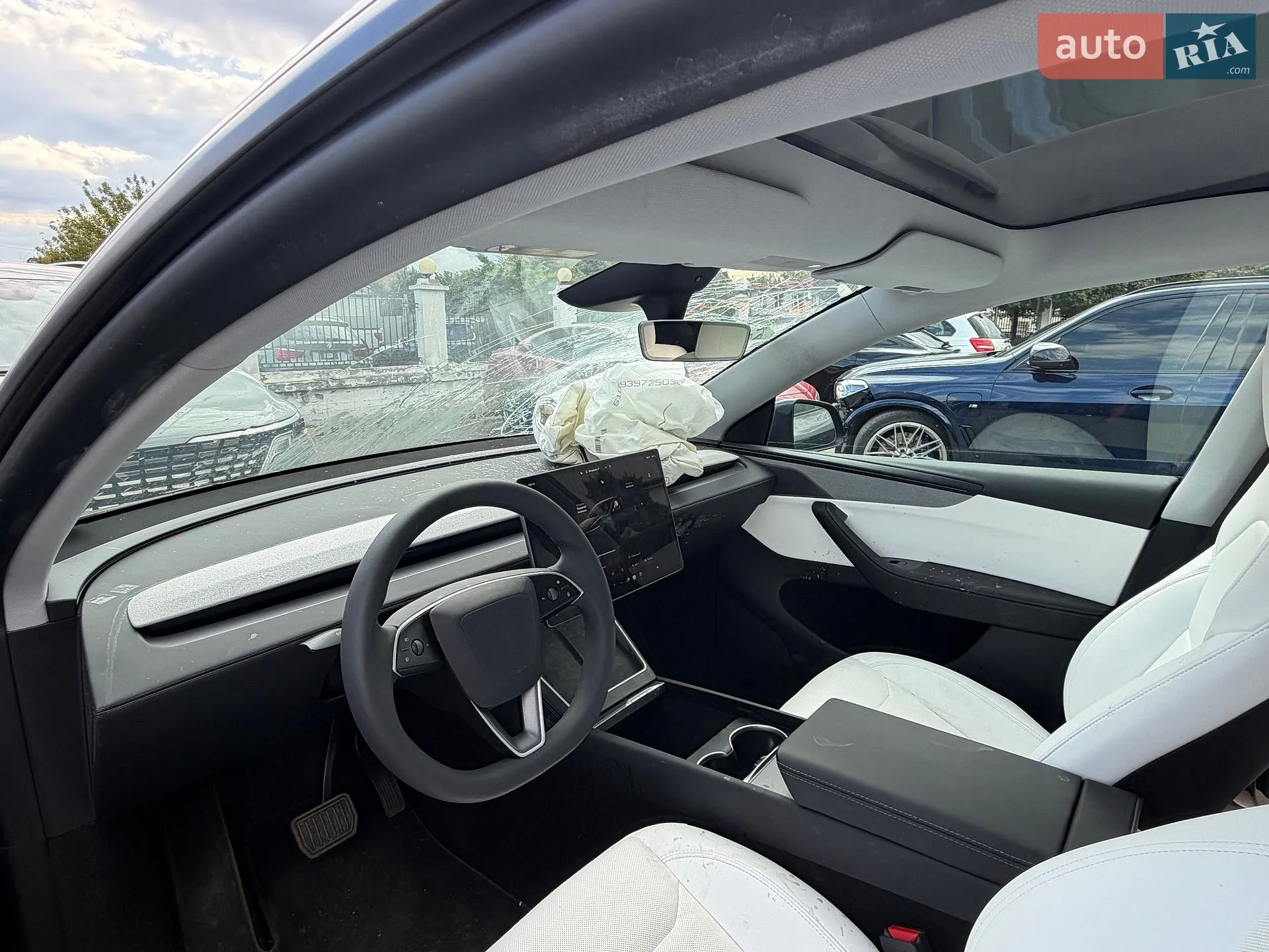 2026 Tesla Model Y - мініатюра 15