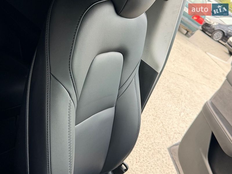 Внедорожник / Кроссовер Tesla Model Y 2021 в Дрогобыче