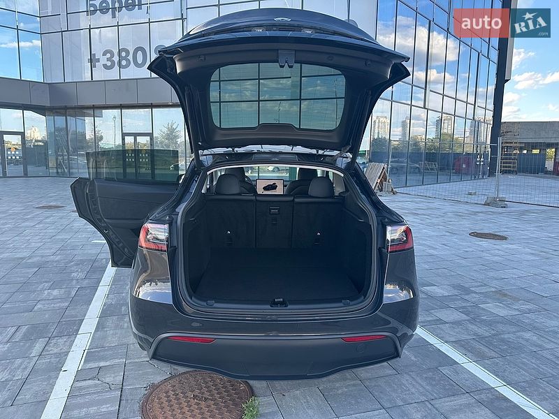 Внедорожник / Кроссовер Tesla Model Y 2024 в Киеве