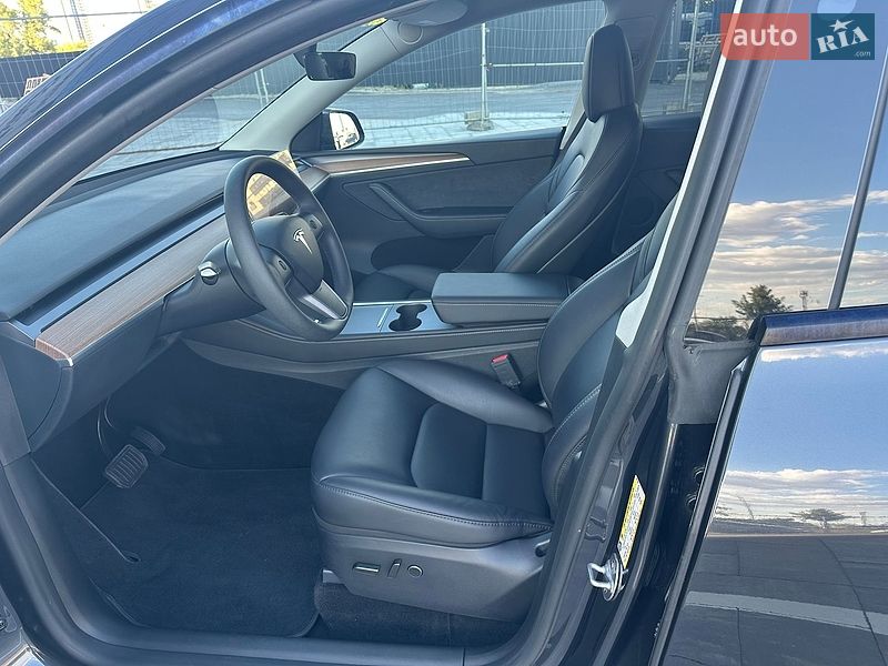 Внедорожник / Кроссовер Tesla Model Y 2024 в Киеве