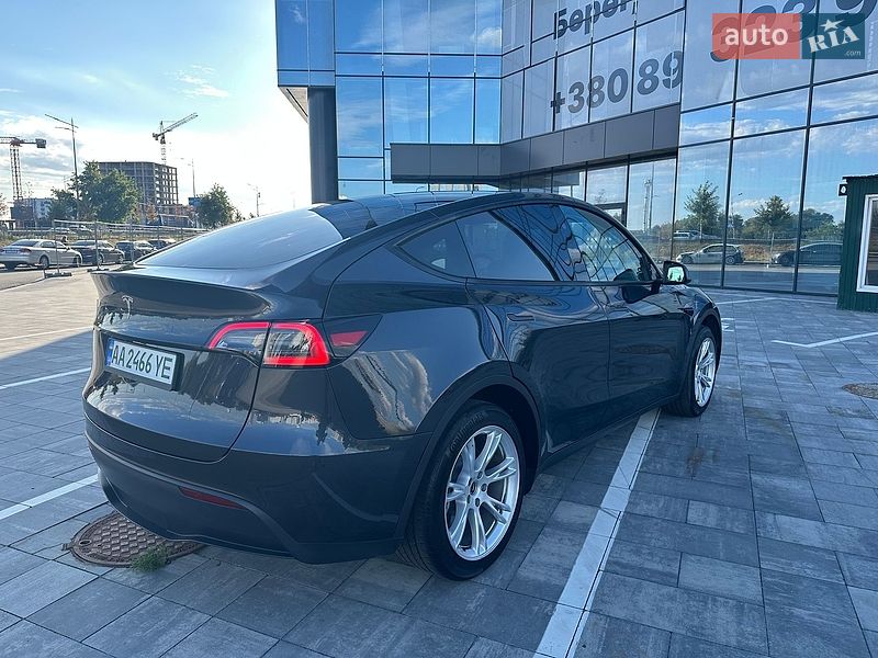 Внедорожник / Кроссовер Tesla Model Y 2024 в Киеве