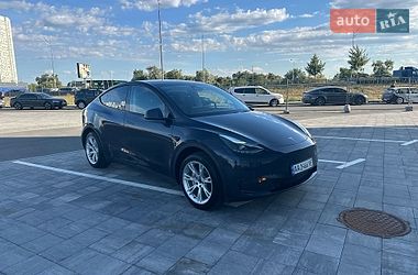Внедорожник / Кроссовер Tesla Model Y 2024 в Киеве