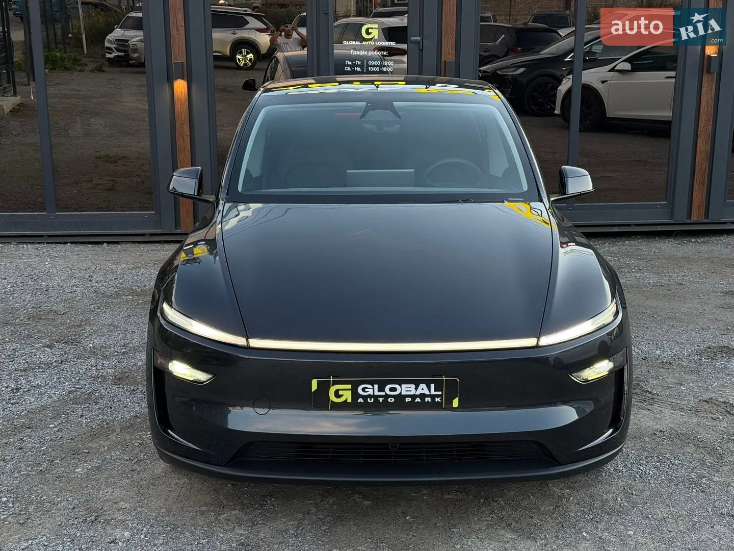 2025 Tesla Model Y - мініатюра 4