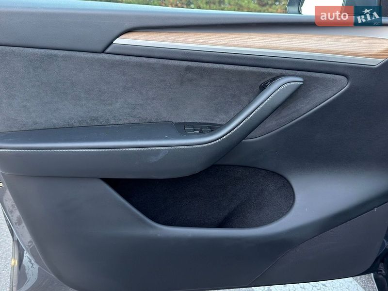 Позашляховик / Кросовер Tesla Model Y 2023 в Києві
