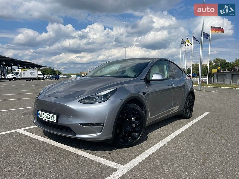 Tesla Model Y 2024