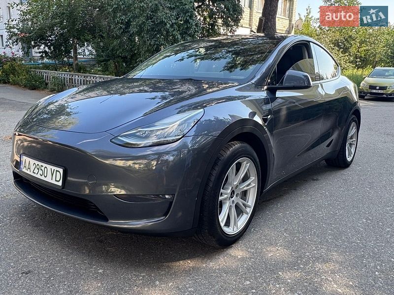 Седан Tesla Model Y 2023 в Киеве