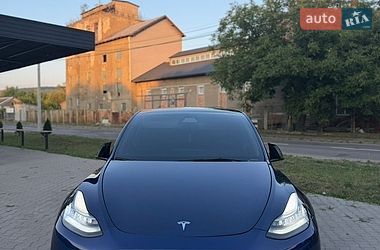 Позашляховик / Кросовер Tesla Model Y 2021 в Чернівцях