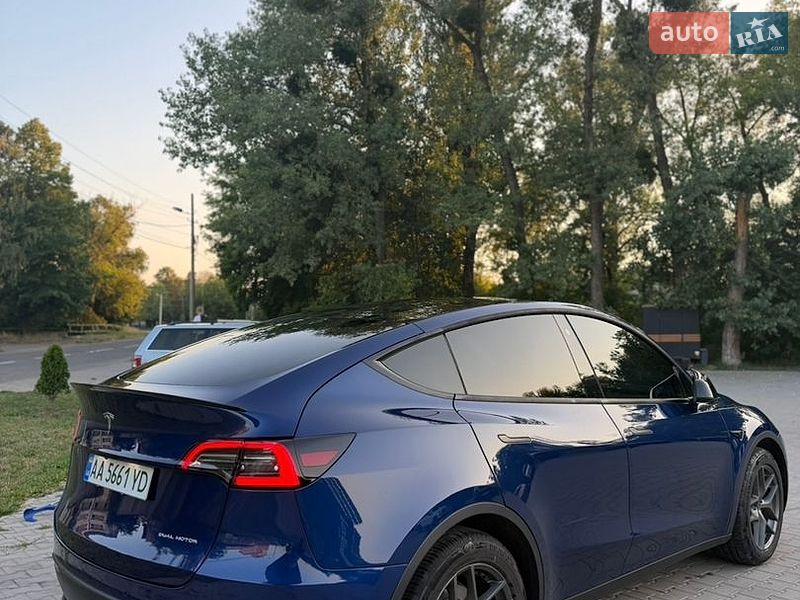 Позашляховик / Кросовер Tesla Model Y 2021 в Чернівцях