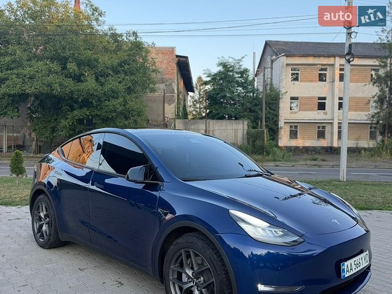 Позашляховик / Кросовер Tesla Model Y 2021 в Чернівцях