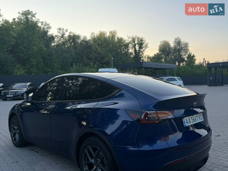 Позашляховик / Кросовер Tesla Model Y 2021 в Чернівцях