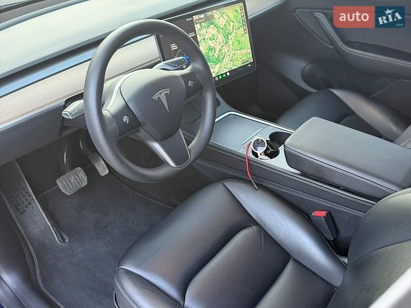 Позашляховик / Кросовер Tesla Model Y 2021 в Чернівцях