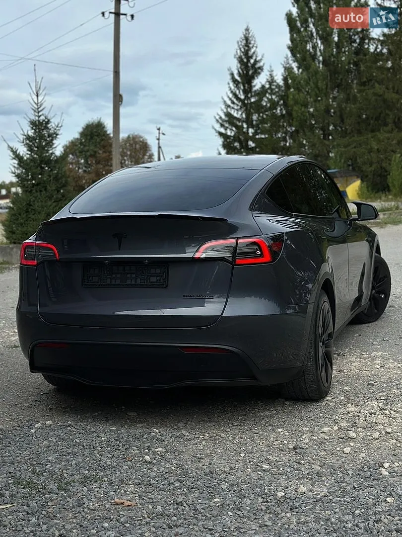 2023 Tesla Model Y - фото 1