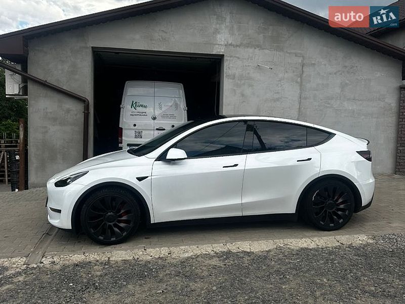 Позашляховик / Кросовер Tesla Model Y 2023 в Полтаві