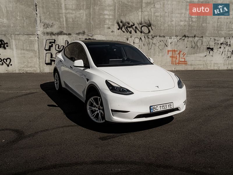 Tesla Model Y 2021