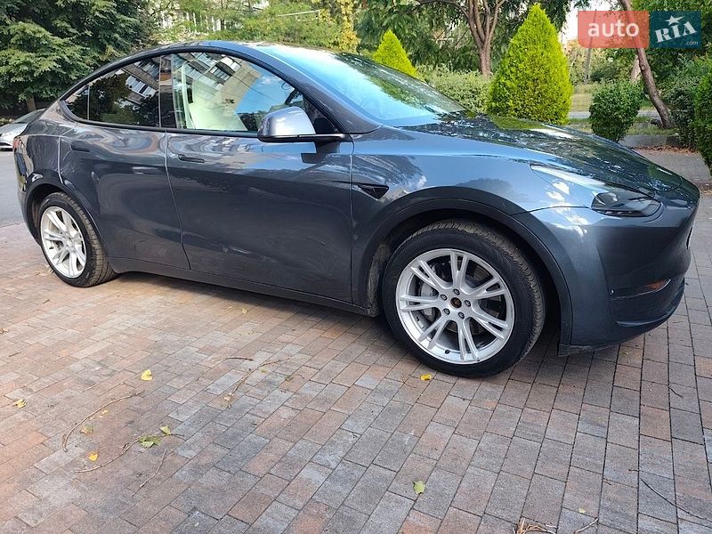 Внедорожник / Кроссовер Tesla Model Y 2023 в Киеве
