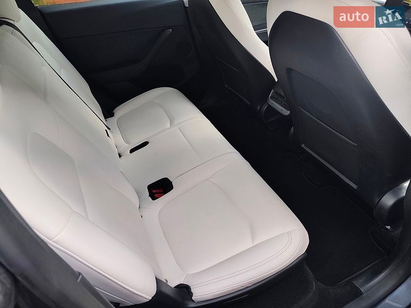 Внедорожник / Кроссовер Tesla Model Y 2023 в Киеве