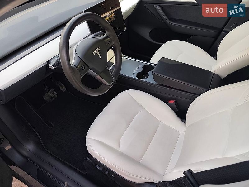 Внедорожник / Кроссовер Tesla Model Y 2023 в Киеве