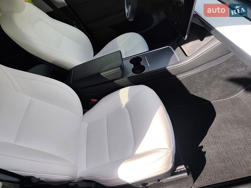 Внедорожник / Кроссовер Tesla Model Y 2023 в Киеве