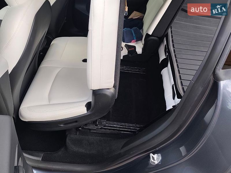 Внедорожник / Кроссовер Tesla Model Y 2023 в Киеве