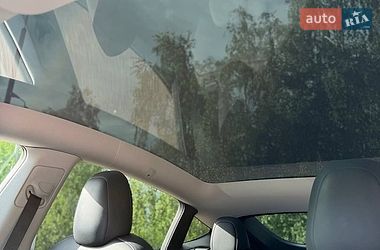 Позашляховик / Кросовер Tesla Model Y 2021 в Києві