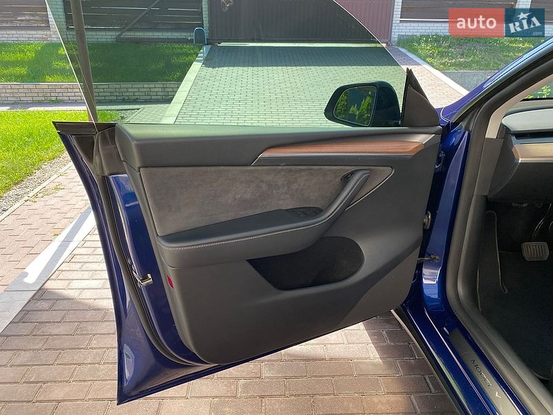 Внедорожник / Кроссовер Tesla Model Y 2024 в Днепре