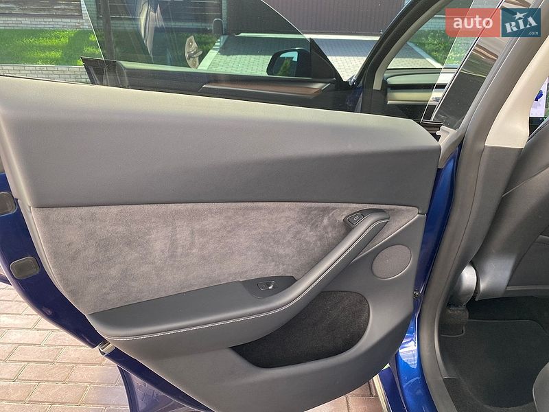 Внедорожник / Кроссовер Tesla Model Y 2024 в Днепре