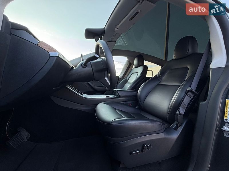 Внедорожник / Кроссовер Tesla Model Y 2024 в Тернополе