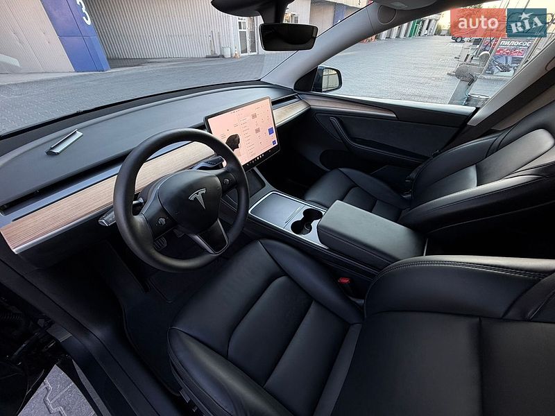 Внедорожник / Кроссовер Tesla Model Y 2024 в Тернополе