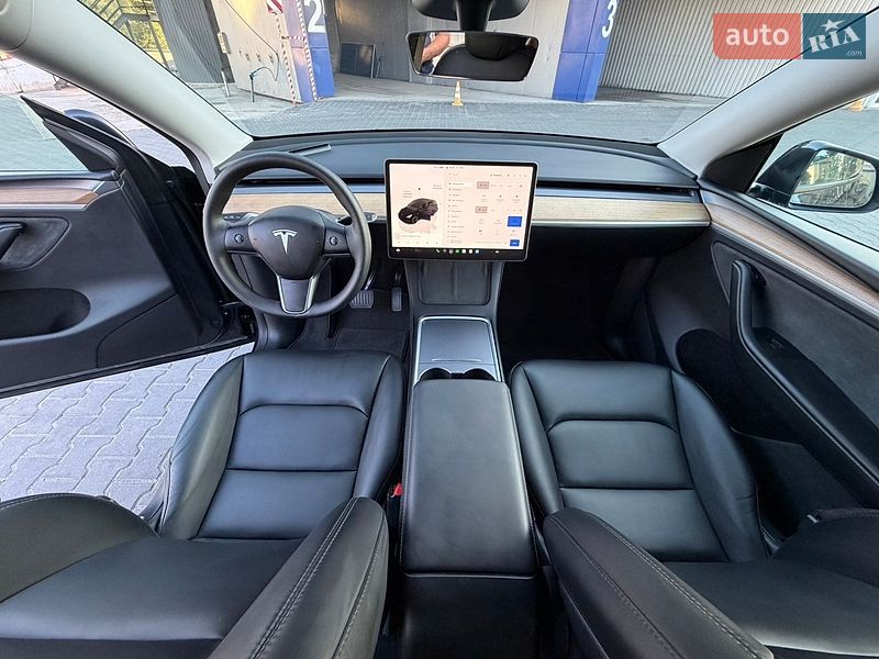 Внедорожник / Кроссовер Tesla Model Y 2024 в Тернополе